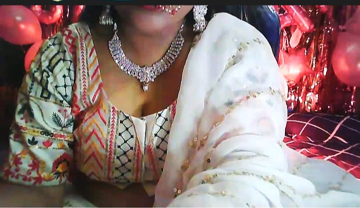 Pooja sexy image - Photo 1