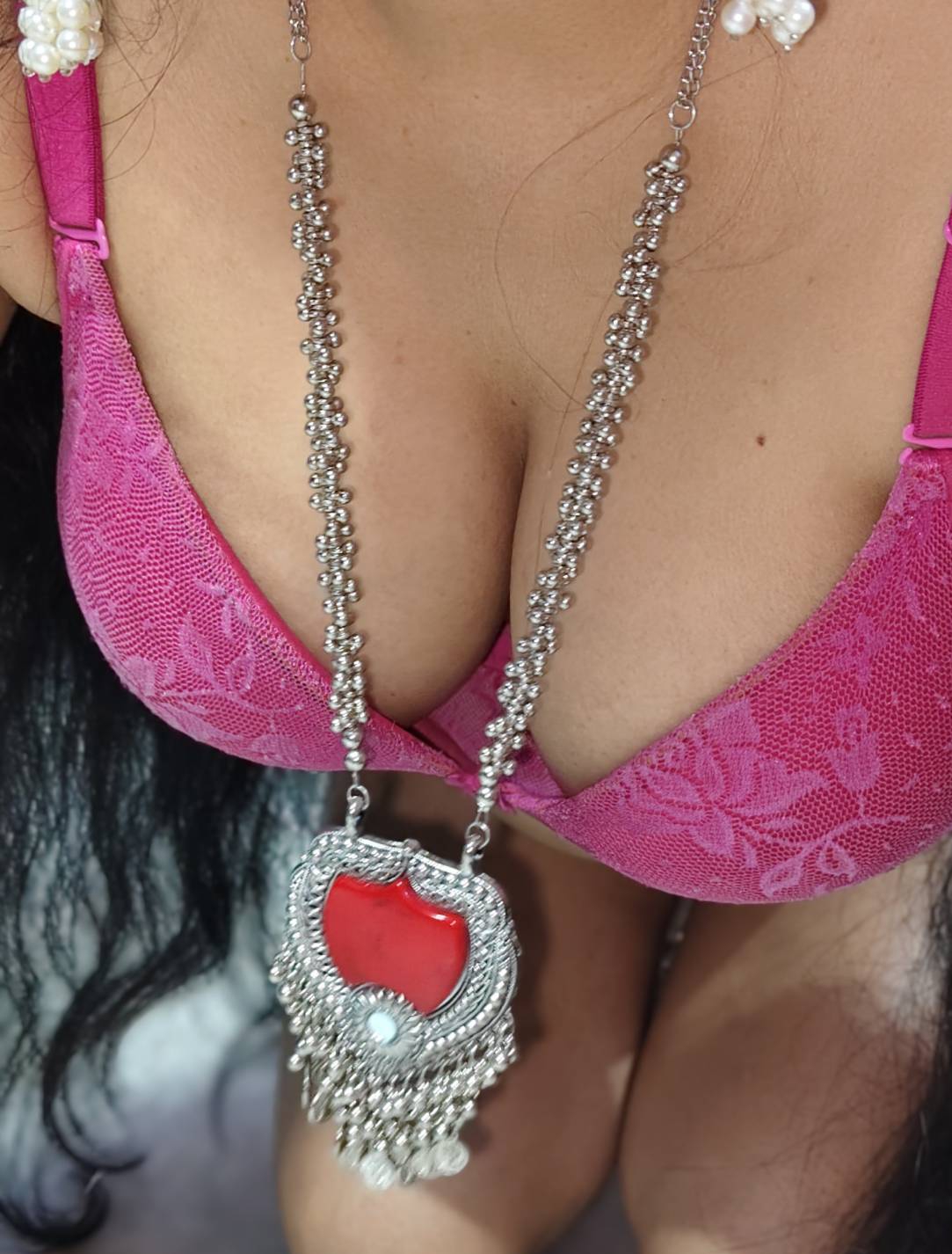 Naughty Pose picture  - Photo 2