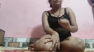 Anjali Exploring her Seductive Curves and Busty Figure